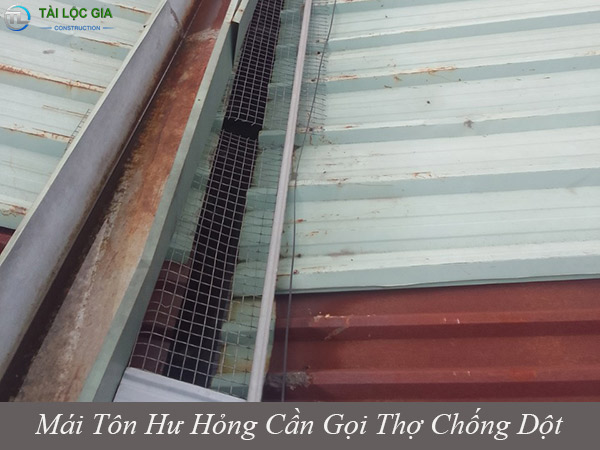 Mái tôn bị hư hỏng gây dột nhà